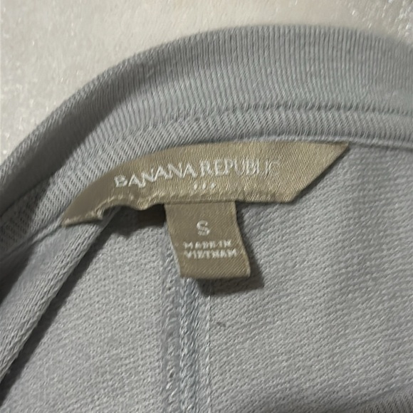 gray & clear rhinestone Banana Republic winter snowflake sweater size small - Picture 4 of 5